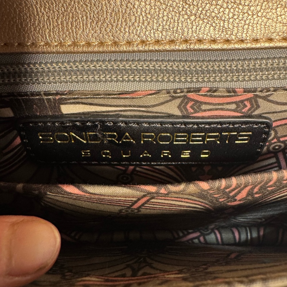Sondra Roberts Crossbody Gold Embossed‎ - Picture 6 of 11